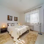 4b דוברובניק