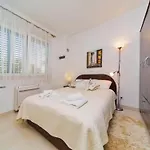 4b * דוברובניק