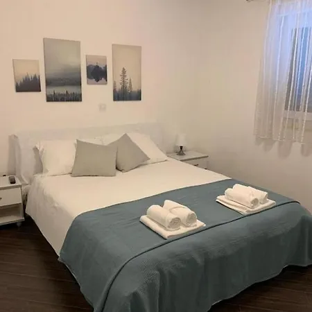 4b Apartment