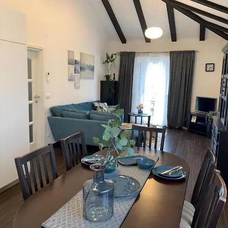 4b Apartment *