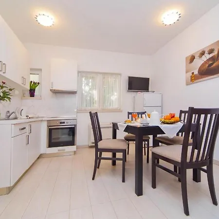4b Apartment