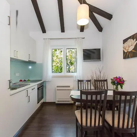 4b Apartment