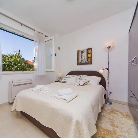 Apartment 4b *
