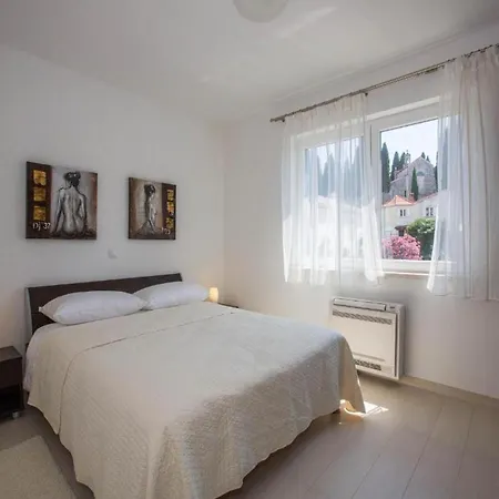 4b Apartment