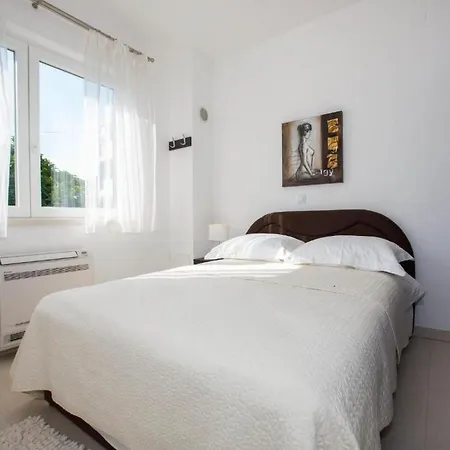 Apartment 4b