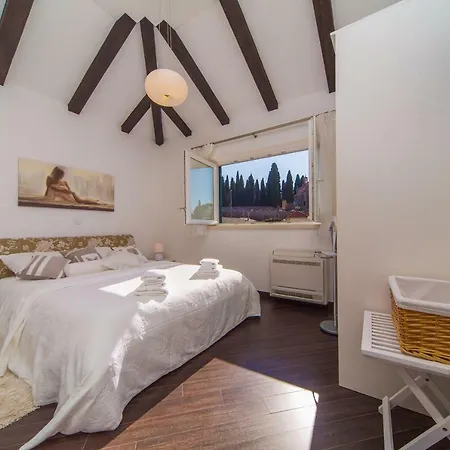 4b Apartment *