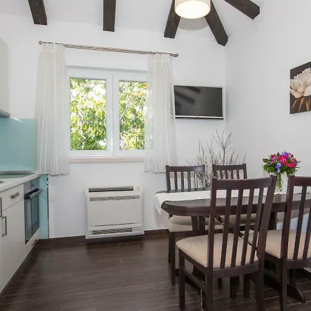 4b Apartment